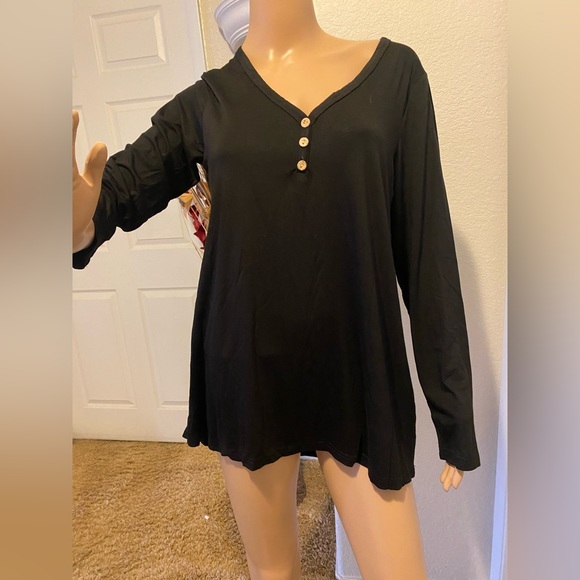 New no tags long sleeve top , v neck, soft material, great if you are expecting, - Picture 1 of 4